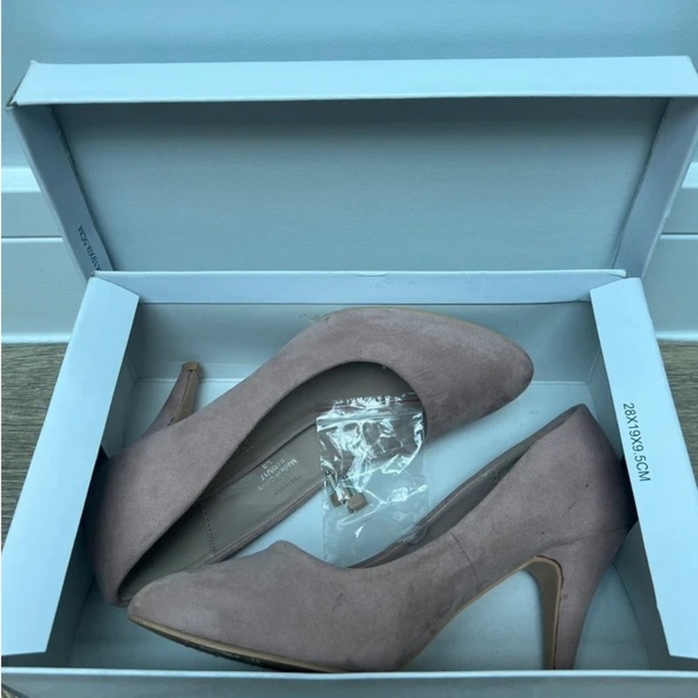 Chic Mauve Suede Heels